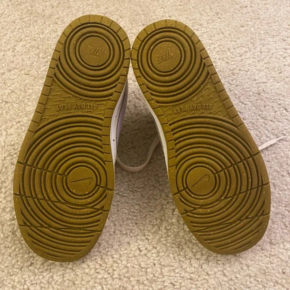 Nike Cream and Lavender High-Tops sz 5.5Y - Picture 5 of 6